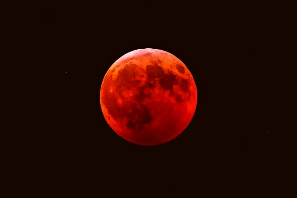 Eclipse de Luna de Sangre se puede observar sobre el cielo de Guayaquil